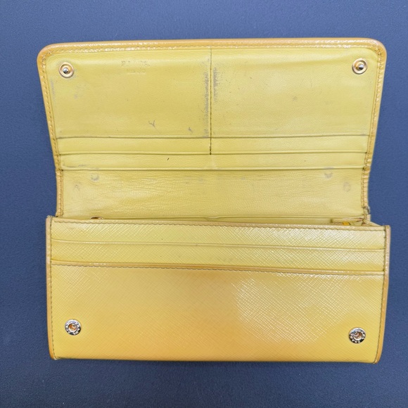 Prada Limited Edition SAFFIANO VERNIC ANANAS Wallet - Picture 8 of 12